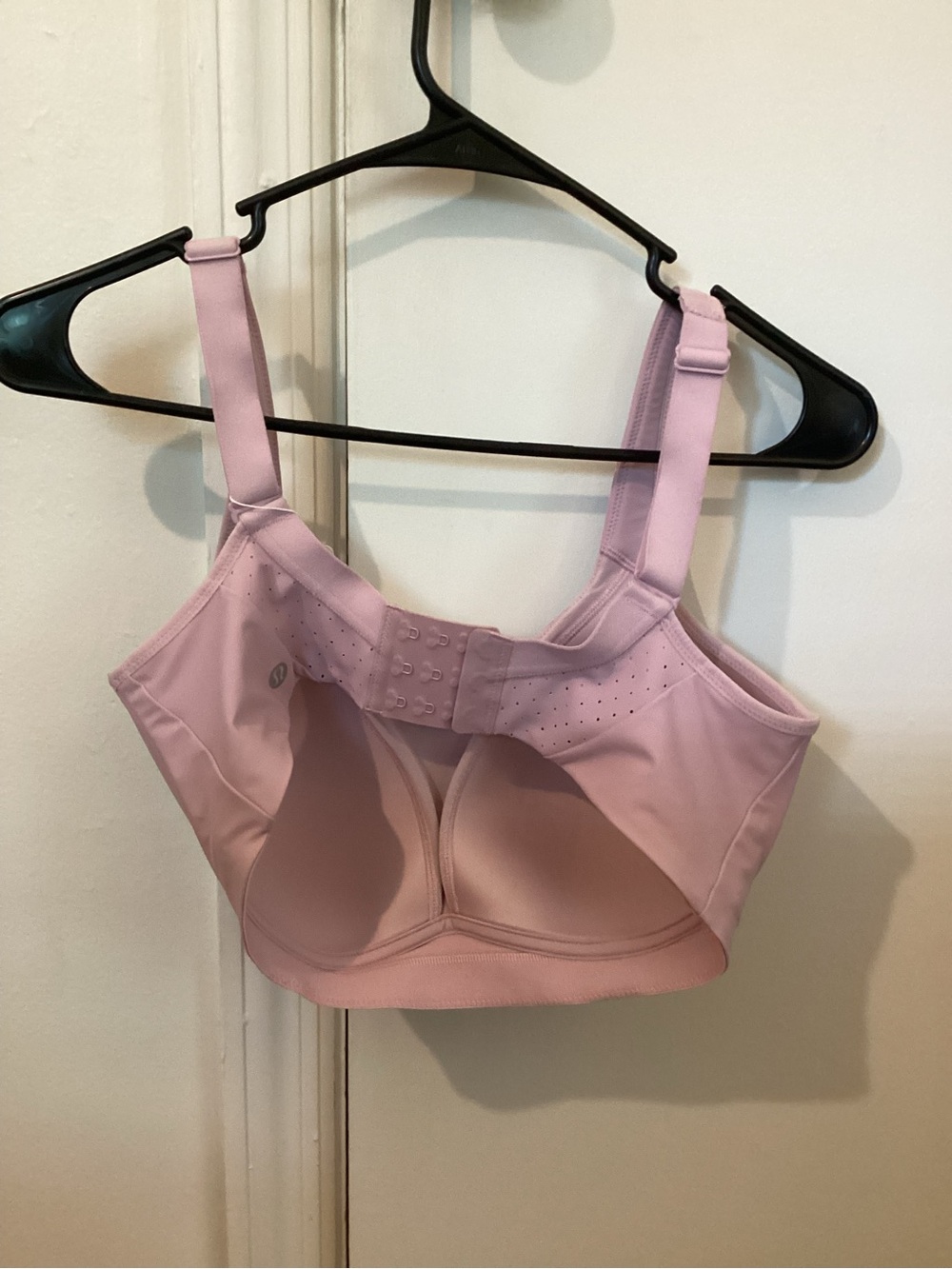 34DD Lululemon Run times Athletica Light Pink Wireless Sports Bra - Picture 2 of 3